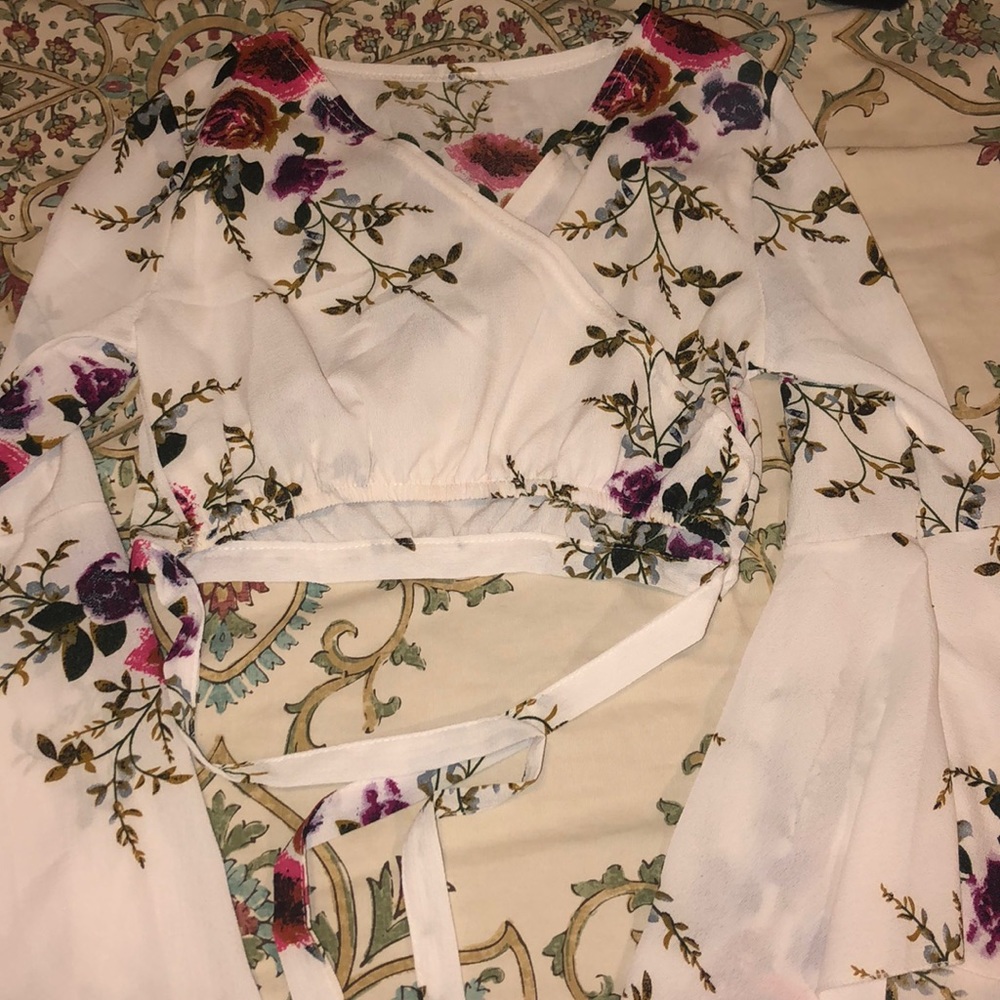 Crop top size M but fits tight